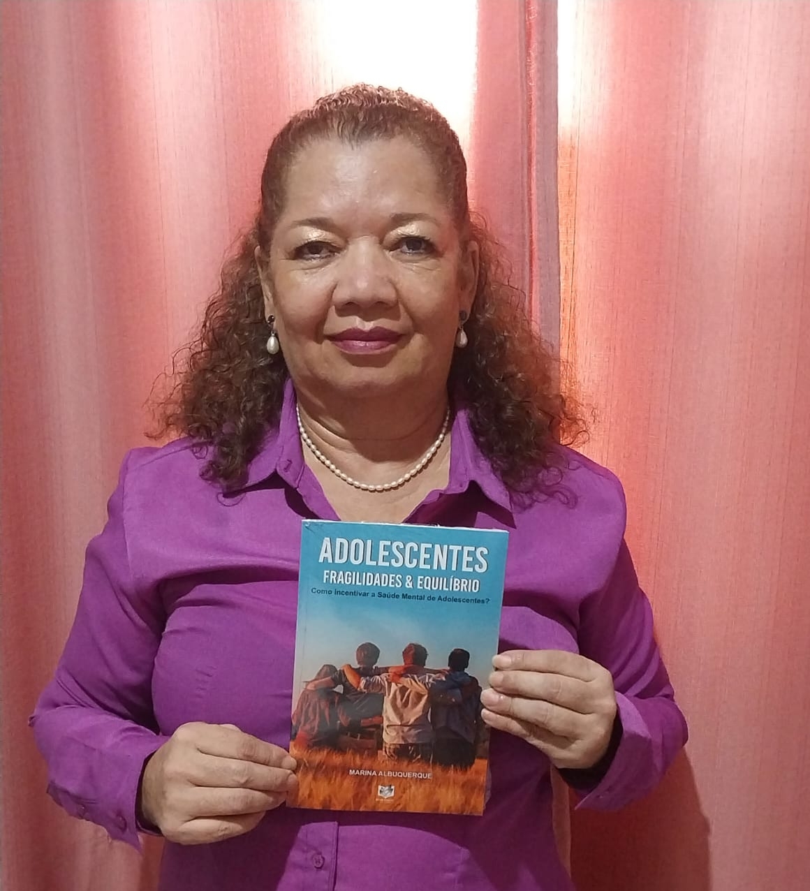 Psicóloga rondoniense publica livro sobre suas experiências com adolescentes