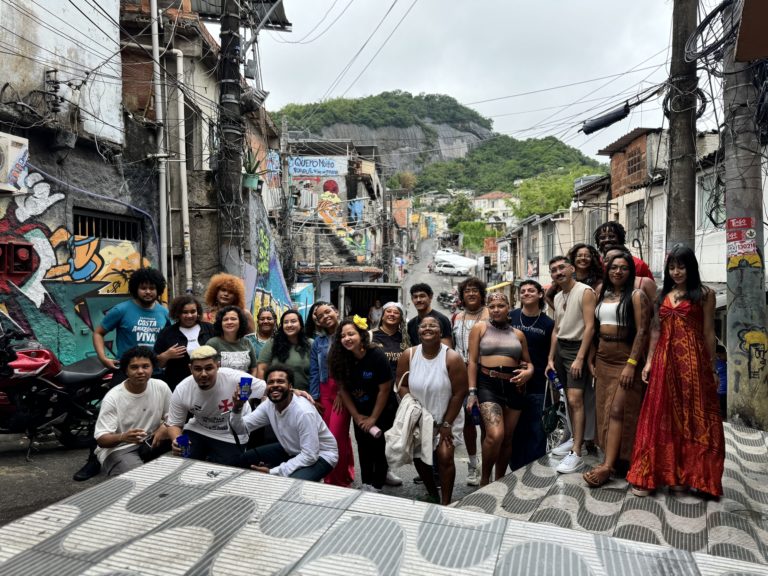 Jovens do Norte e Nordeste entregam manifesto por justiça energética à liderança do G20, no Rio