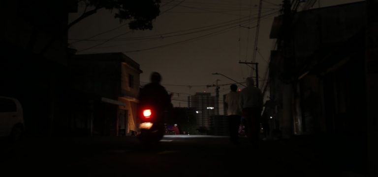 No Escuro: Falha em Subestação Paralisa o País e Expõe Fragilidade do Sistema Energético